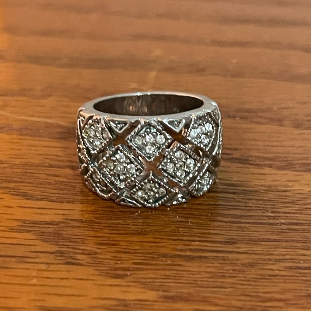 Brand new silver ring